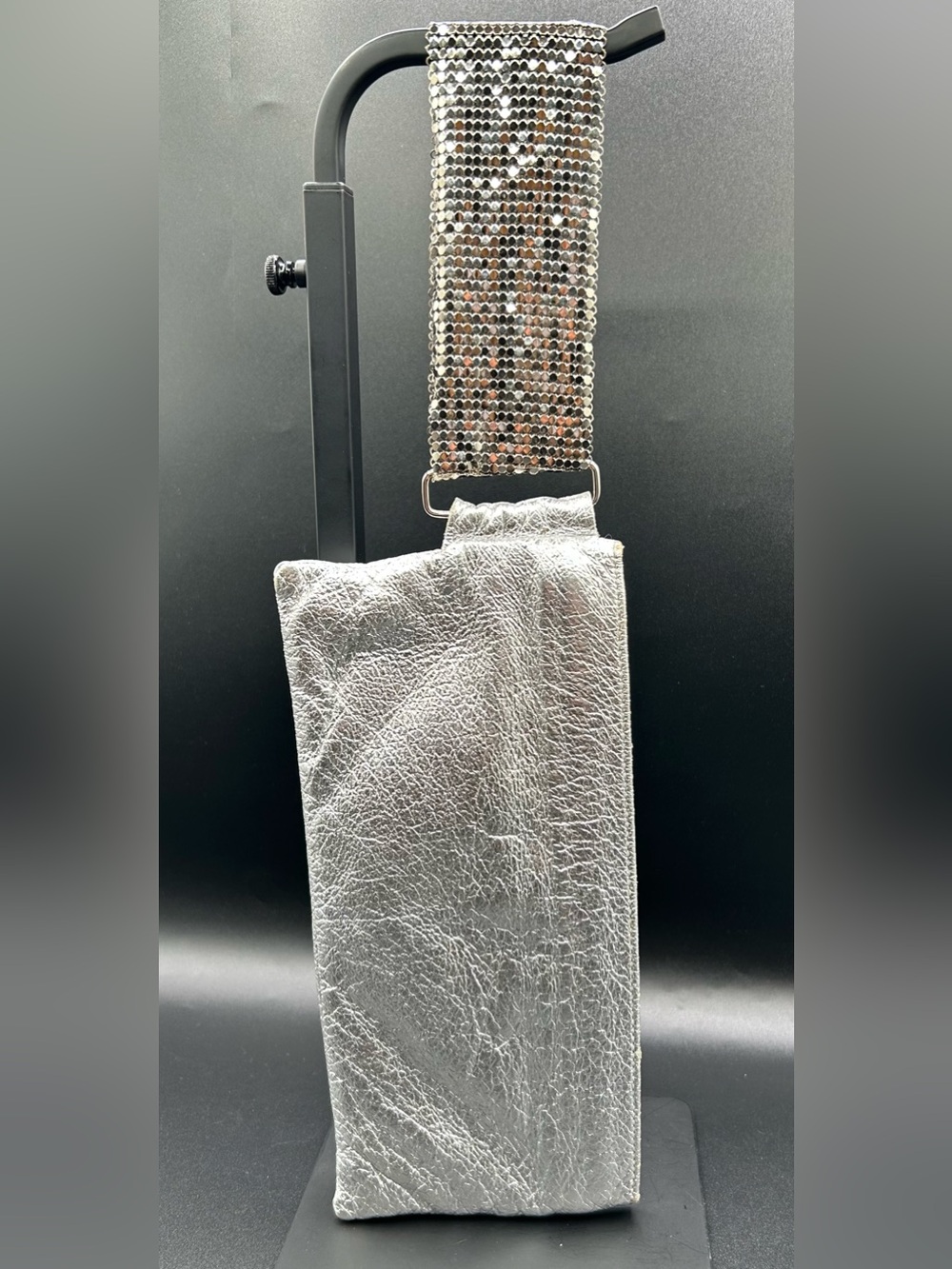 GEORGIE ALEXANDER Silver Metallic Leather Wristlet Clutch Purse.